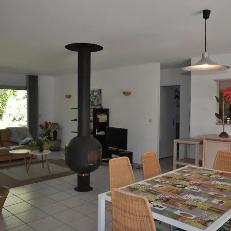 Spacieuse Avec Grand Jardin 2103 Vila