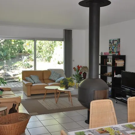 Spacieuse Avec Grand Jardin 2103